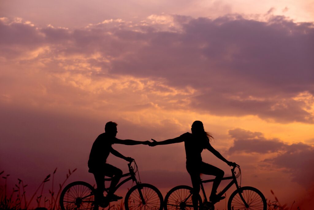 couple on bicycles